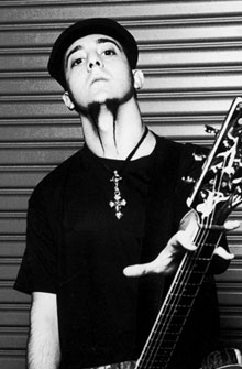 http://www.nndb.com/people/003/000109673/daron-malakian.jpg