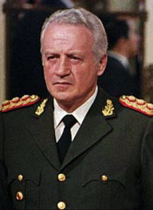 Leopoldo F. Gartieri, expresidente y militar argentino, jefe al mando de la llamada «Guerra Sucia» del decenio del 70 y engendro formado en la Escuela de las Américas de Panamá, proyecto de la CIA que aún subsiste con otros nombres.