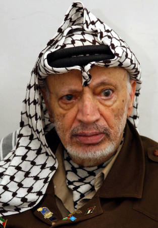 http://www.nndb.com/people/403/000022337/arafat020925.jpg