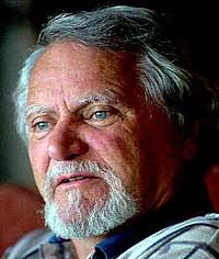 http://www.nndb.com/people/721/000025646/cussler-1.jpg