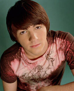 http://www.nndb.com/people/791/000108467/drake-bell.jpg